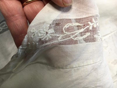 Lot 4 - A white linen and lace gown with long train American, circa 1798-1800