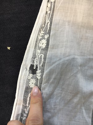 Lot 4 - A white linen and lace gown with long train American, circa 1798-1800