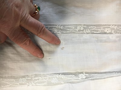 Lot 4 - A white linen and lace gown with long train American, circa 1798-1800