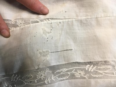 Lot 4 - A white linen and lace gown with long train American, circa 1798-1800