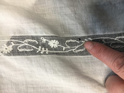 Lot 4 - A white linen and lace gown with long train American, circa 1798-1800