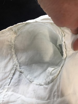 Lot 4 - A white linen and lace gown with long train American, circa 1798-1800