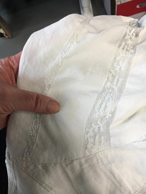 Lot 4 - A white linen and lace gown with long train American, circa 1798-1800
