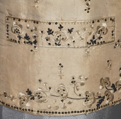 Lot 15 - A gentleman's embroidered ivory silk waistcoat, 1790s