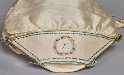 Lot 24 - An ivory silk work bag, English or French, 1815-25