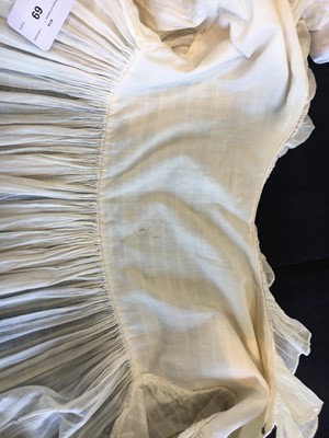 Lot 69 - A morning robe and chemise, 1820s
