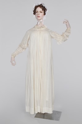 Lot 69 - A morning robe and chemise, 1820s