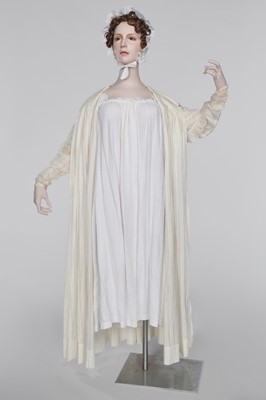 Lot 69 - A morning robe and chemise, 1820s