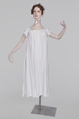 Lot 69 - A morning robe and chemise, 1820s