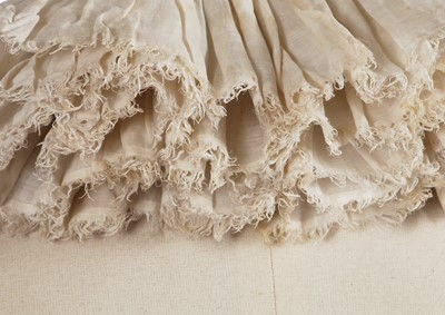 Lot 538 - A fine and rare shaped linen ruffler, English, 1620s