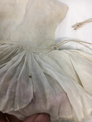 Lot 538 - A fine and rare shaped linen ruffler, English, 1620s