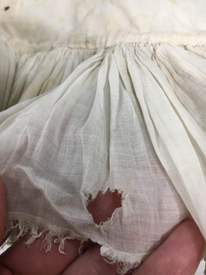 Lot 538 - A fine and rare shaped linen ruffler, English, 1620s
