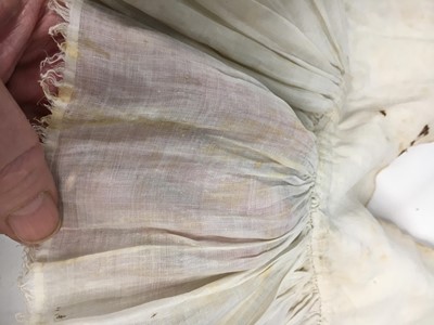 Lot 538 - A fine and rare shaped linen ruffler, English, 1620s