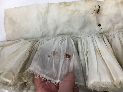 Lot 538 - A fine and rare shaped linen ruffler, English, 1620s