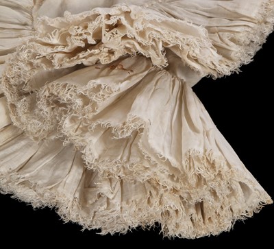 Lot 538 - A fine and rare shaped linen ruffler, English, 1620s