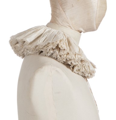 Lot 538 - A fine and rare shaped linen ruffler, English, 1620s