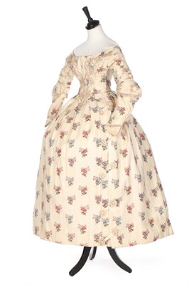 Lot 383 - A printed wool gown and capelet, late 1830s,...