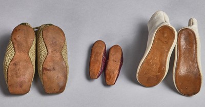 Lot 28 - A group of baby clothing and accessories, 1800s-30s