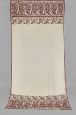 Lot 100 - An ivory silk drawloom stole, Norwich or French, 1815-20