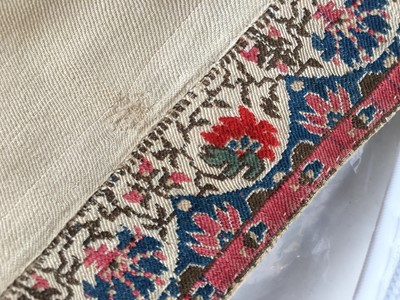 Lot 100 - An ivory silk drawloom stole, Norwich or French, 1815-20