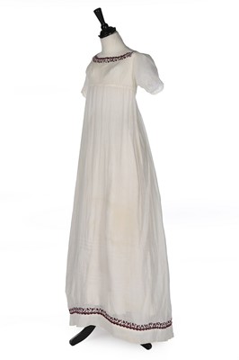 Lot 402 - A muslin dress, 1800-10, empire-line with...