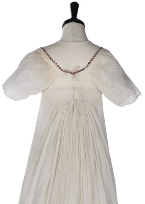Lot 402 - A muslin dress, 1800-10, empire-line with...