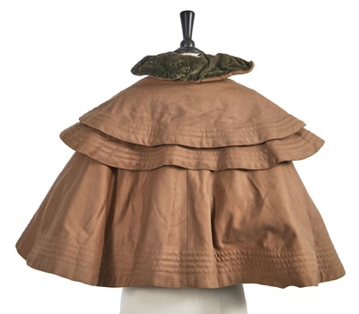 Lot 477 - A Doucet double-breasted capelet, circa 1900