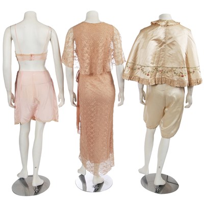 Lot 621 - A group of lingerie and nightwear, 1920s-1930s