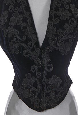 Lot 639 - A group of women's clothing, mainly circa 1910