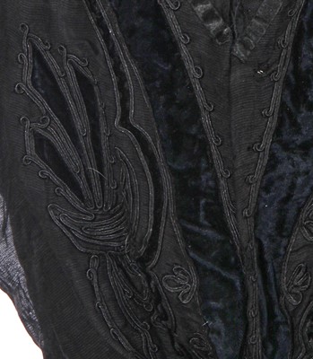 Lot 639 - A group of women's clothing, mainly circa 1910