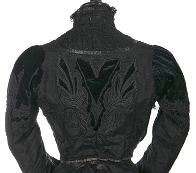 Lot 639 - A group of women's clothing, mainly circa 1910