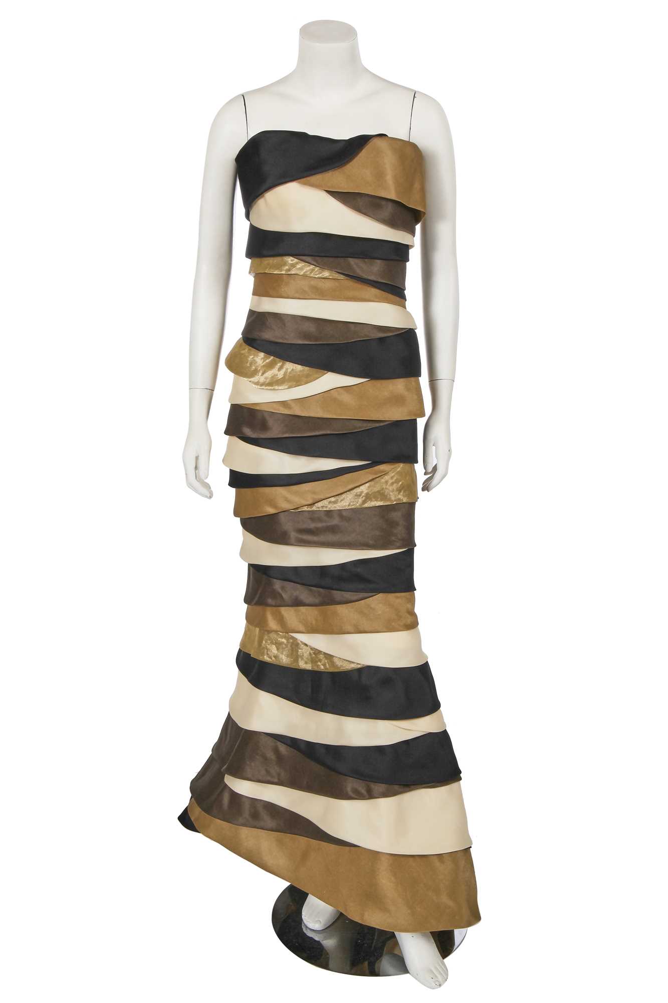 Lot 265 - A Jean-Louis Scherrer haute couture by Stéphane Rolland layered silk sheath, showpiece, Spring-Summer 2001