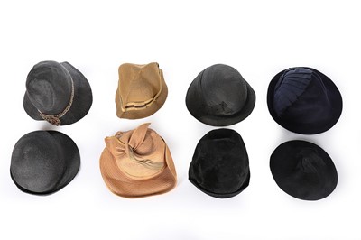 Lot 11 - A group of felt and straw hats, 1920s-40s,...