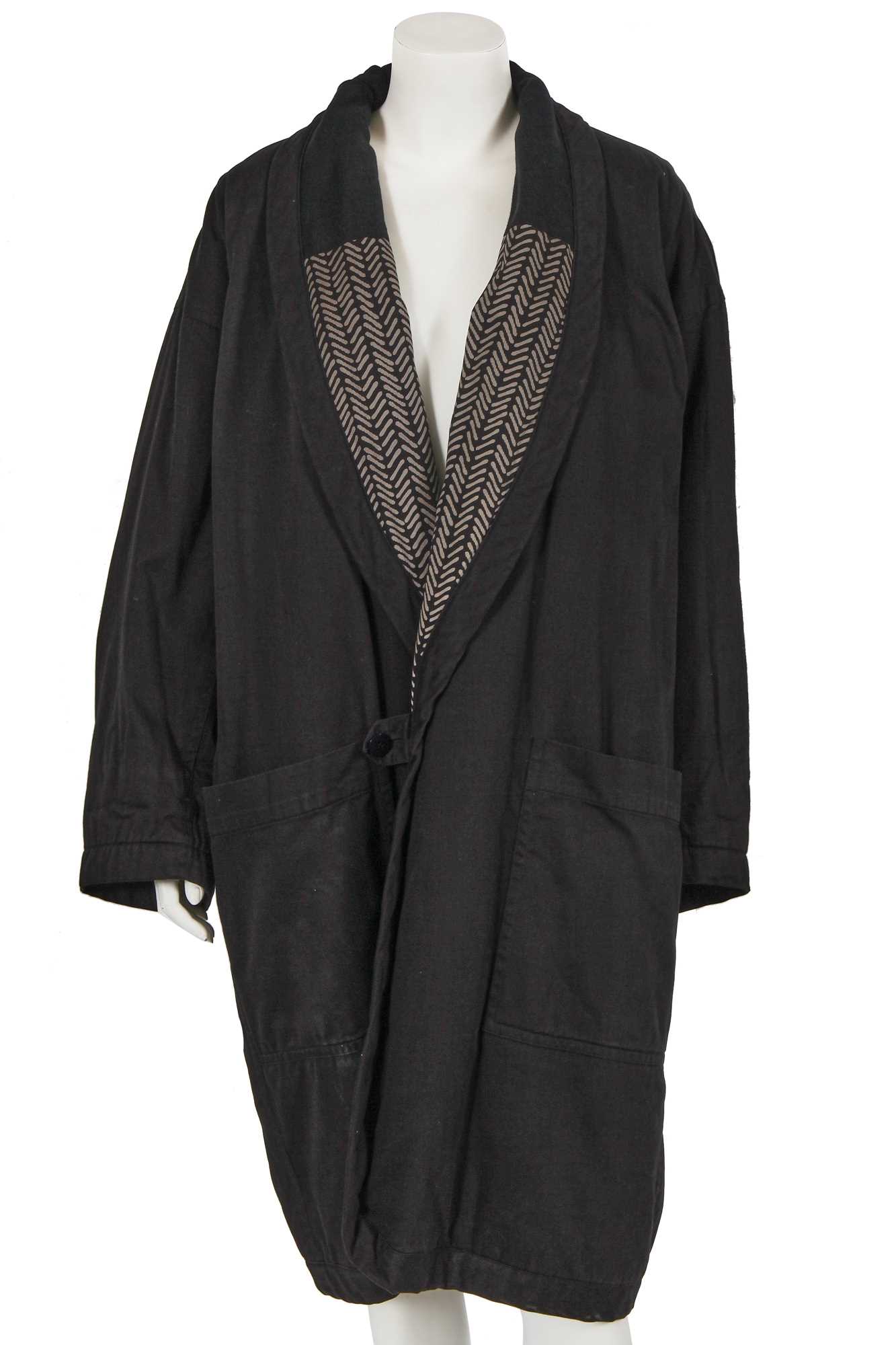 Lot 293 - An Issey Miyake unisex reversible quilted cotton coat, Autumn-Winter 1985-86