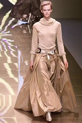 Lot 256 - A Valentino Garavani gold leather belt, Autumn-Winter 2002-03