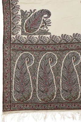 Lot 409 - A good long shawl, Paisley, circa 1835, the...