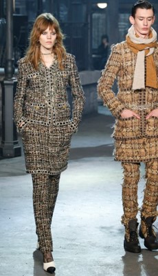 Lot 13 - A Chanel by Karl Lagerfeld fantasy tweed jacket, 'Paris-Rome' collection, Métiers d'Art, Pre-Fall 2016
