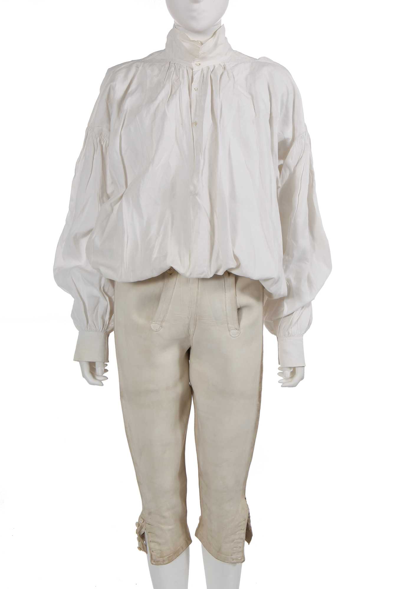 Lot 176 - A gentleman's linen shirt, circa 1800