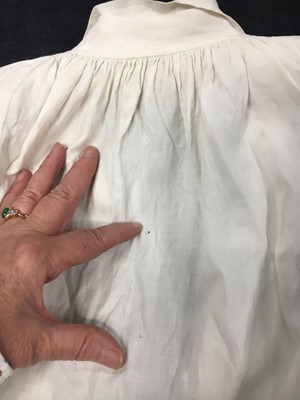 Lot 176 - A gentleman's linen shirt, circa 1800