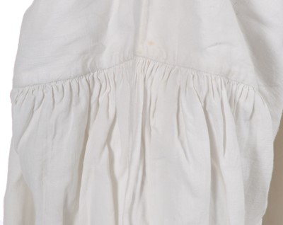Lot 176 - A gentleman's linen shirt, circa 1800