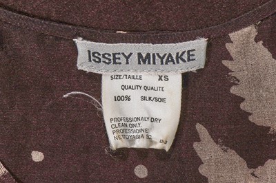 Lot 434 - An Issey Miyake printed brown silk organza ensemble, circa 1990