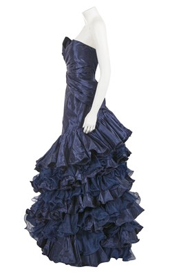 Lot 332 - An Oscar de la Renta blue silk evening gown, resort 2011