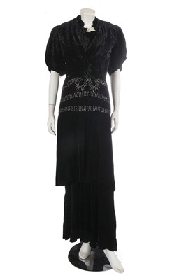 Lot 747 - A black velvet evening ensemble, circa 1930