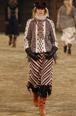 Lot 18 - A Chanel by Karl Lagerfeld knitted alpaca-blend ensemble, 'Paris-Dallas' collection, Métiers d'Art, Pre-Fall 2014