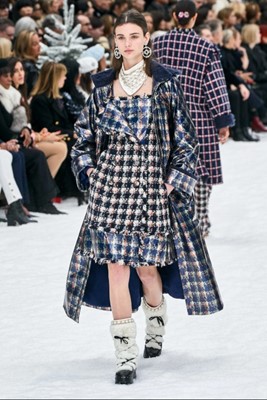 Lot 1 - A Chanel by Karl Lagerfeld white lambskin bandana/neckerchief, 'Chalet Gardenia' collection, Autumn-Winter 2019-20