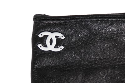 Lot 188 - A pair of Chanel by Karl Lagerfeld black and white lambskin glovelettes, 'Chanel by the Sea' collection, Spring-Summer 2019