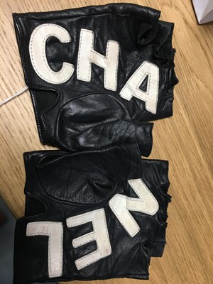 Lot 188 - A pair of Chanel by Karl Lagerfeld black and white lambskin glovelettes, 'Chanel by the Sea' collection, Spring-Summer 2019