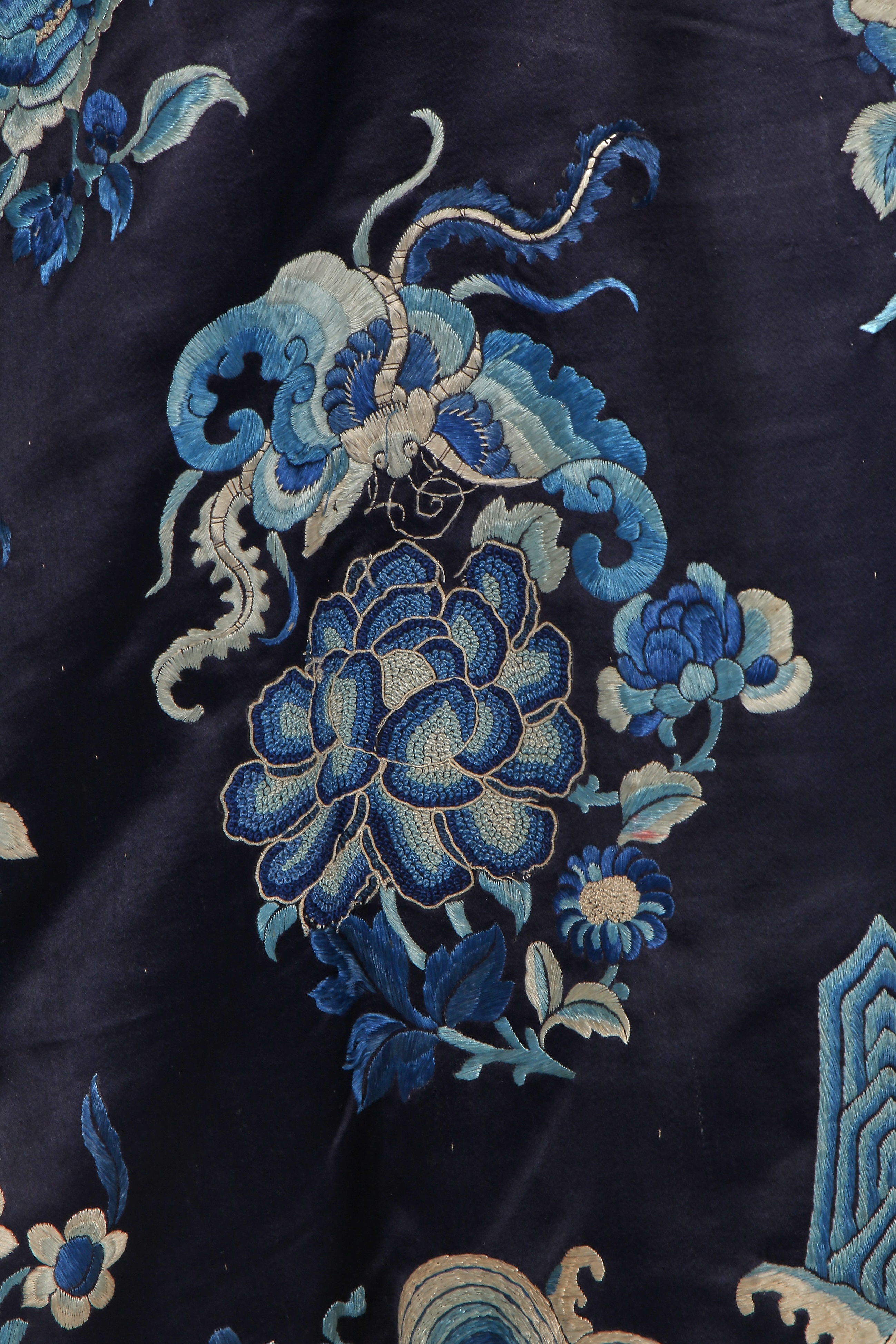 Lot 927 - A Han woman's informal coat, waitao, Chinese,