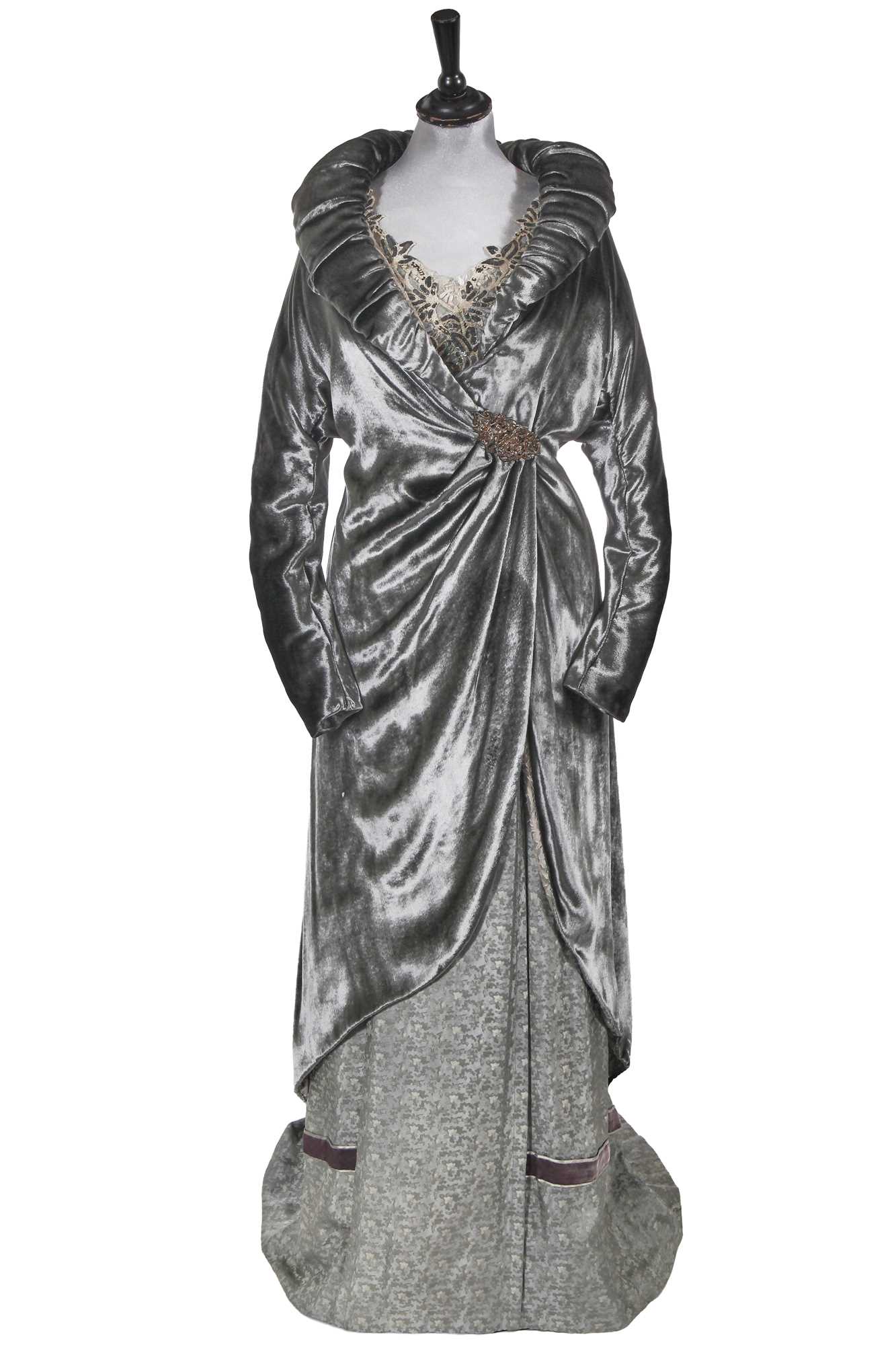 Lot 35 - Kate Winslet's costume as Sylvia Llewelyn Davies in the film 'Finding Neverland', 2004