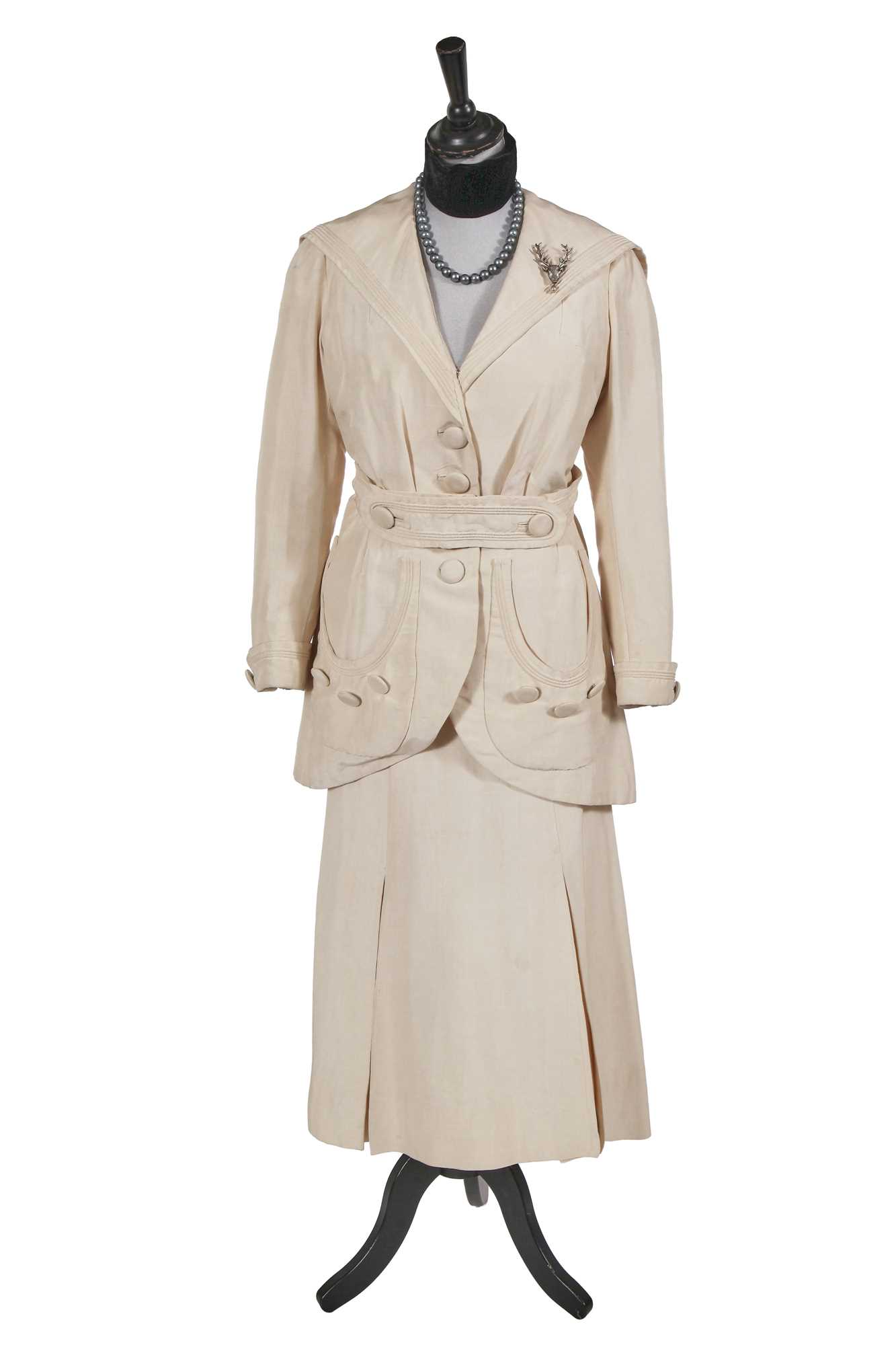 Lot 50 - Bette Davis' costume as Marie Van Schuyler in the 1978 film 'Death on the Nile'